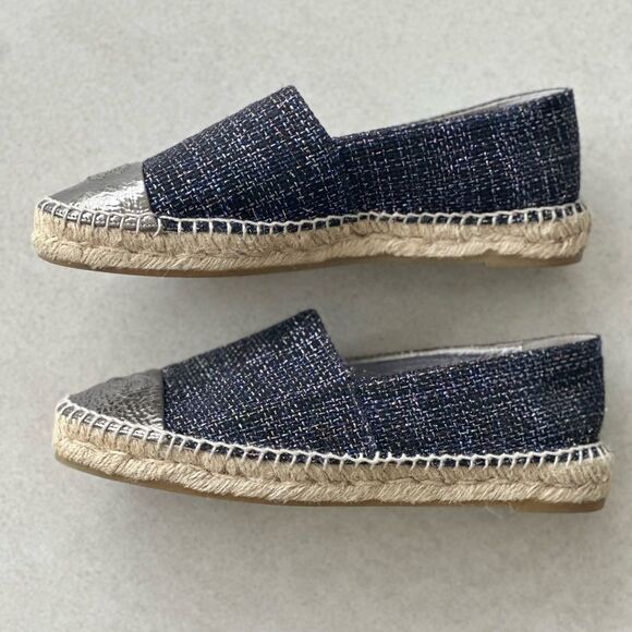 Chanel CC Espadrilles Metallic Navy Tweed Patent Leather Cap Toe Size 39 Slip on - Picture 3 of 11